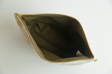 Load image into Gallery viewer, Rhino Toiletry Bag