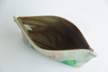 Load image into Gallery viewer, Giraffe Toiletry bag