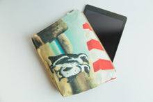Load image into Gallery viewer, Boulders Penguins toiletry bag
